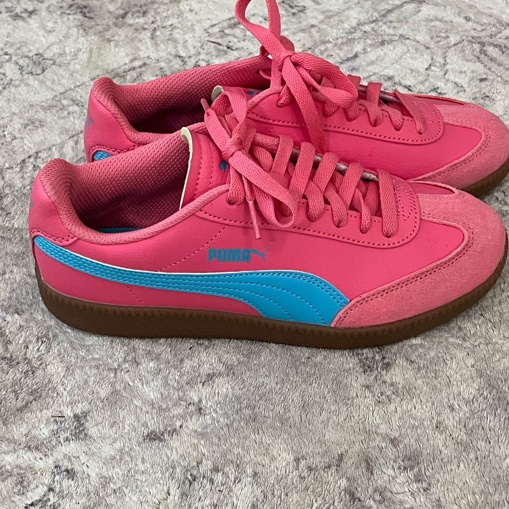 Puma Sneakers in Pink and Blue- Women’s